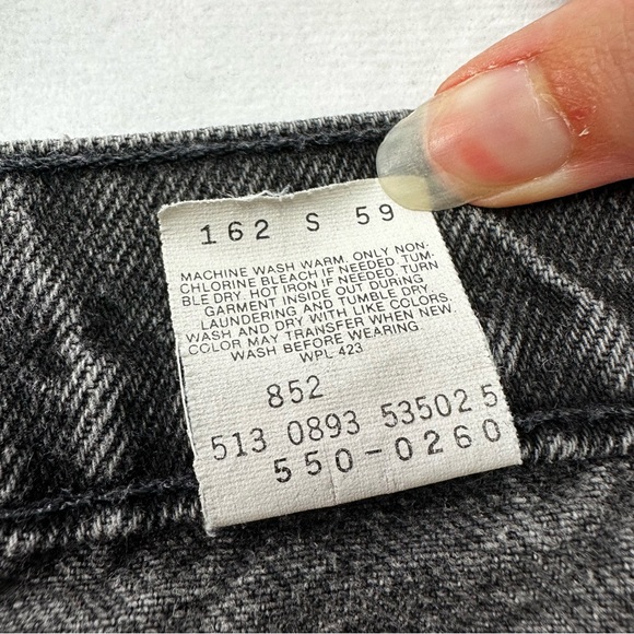 Levi’s 550 Jean Shorts Distressed Y2K Denim Casual Summer Cut Off Black - Picture 5 of 11